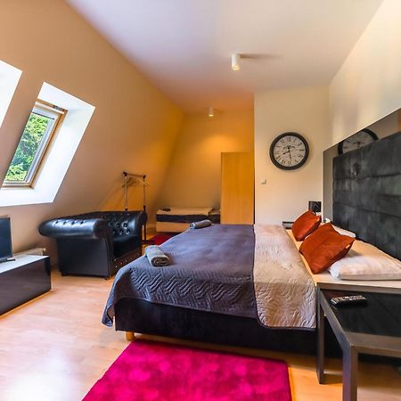 Lovely 4-Bedroom Flat In Historical Center With Stunning View Trenčín Exteriér fotografie