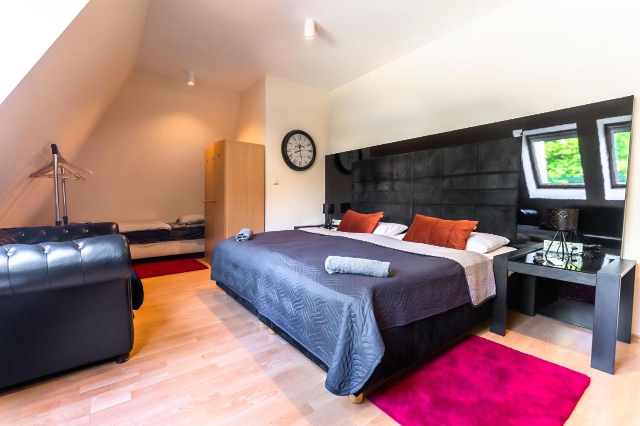 Lovely 4-Bedroom Flat In Historical Center With Stunning View Trenčín Exteriér fotografie