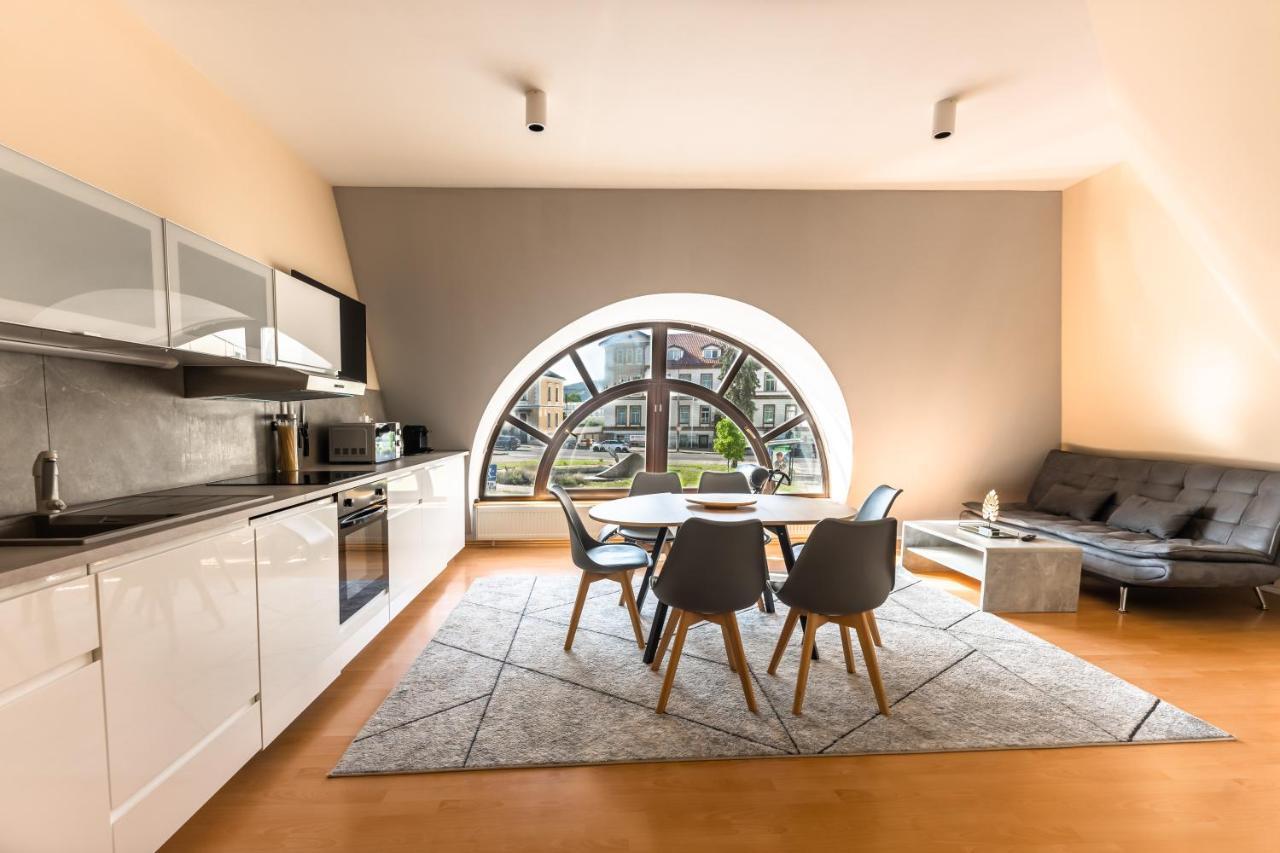 Lovely 4-Bedroom Flat In Historical Center With Stunning View Trenčín Exteriér fotografie
