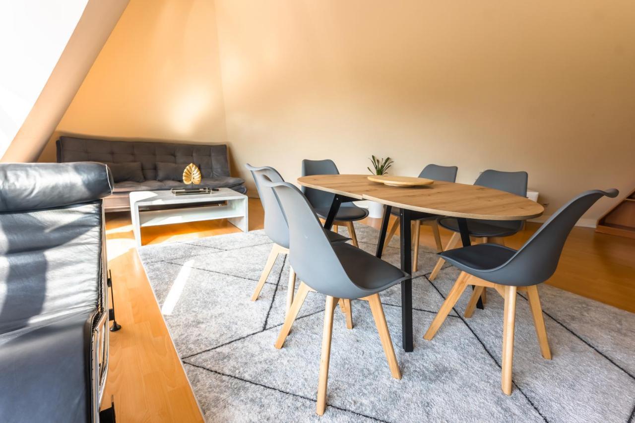 Lovely 4-Bedroom Flat In Historical Center With Stunning View Trenčín Exteriér fotografie