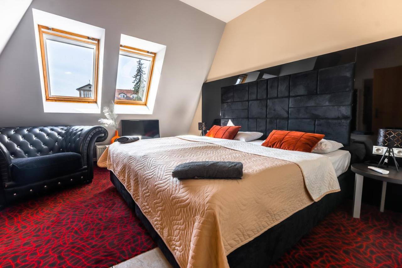 Lovely 4-Bedroom Flat In Historical Center With Stunning View Trenčín Exteriér fotografie